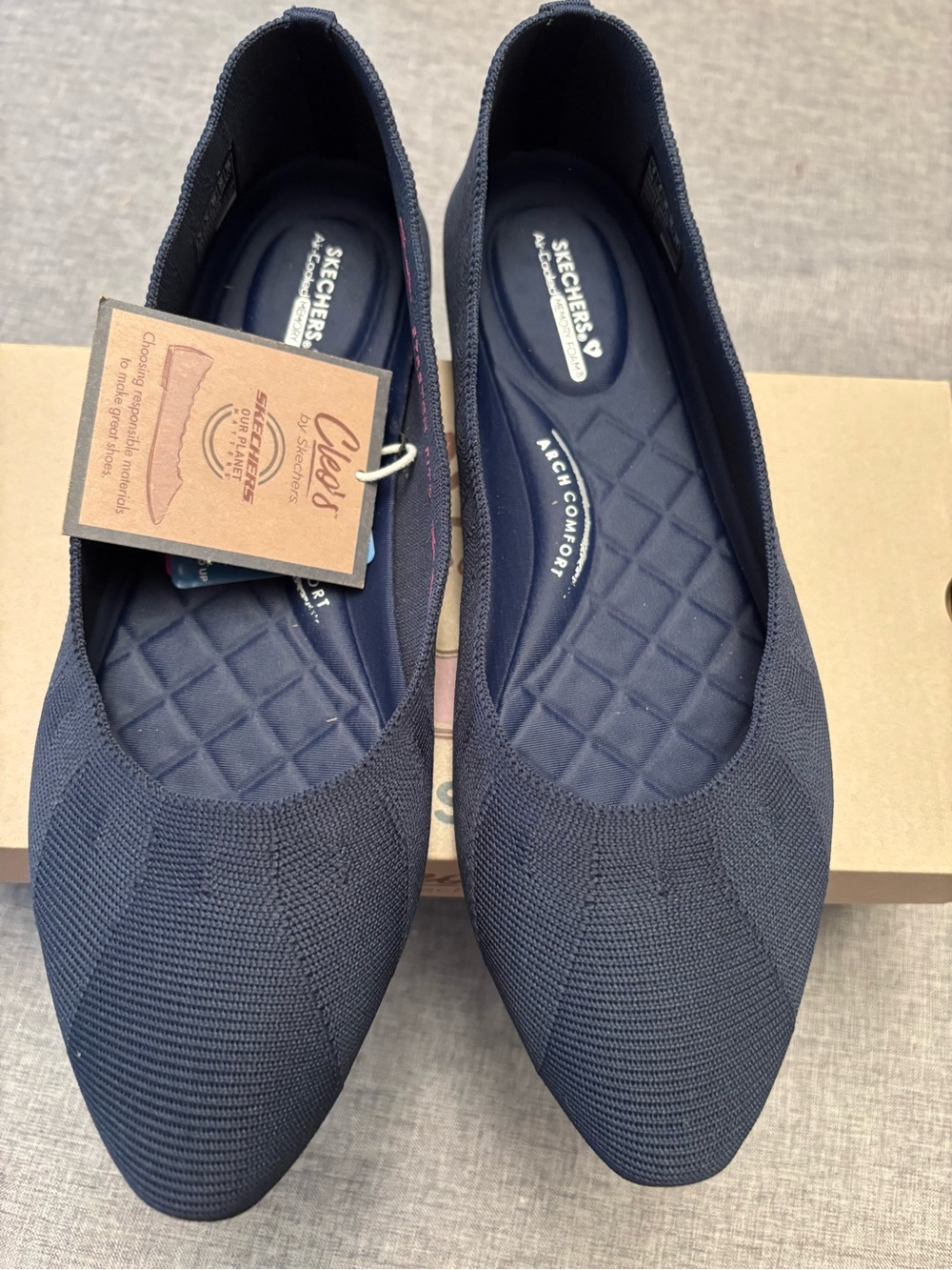 Skechers Cleo’s Perfect Navy Knit Slip-On Flats
Size 6.5
Size 9